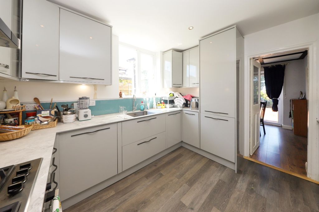 Property photo 3 of 11 4159952