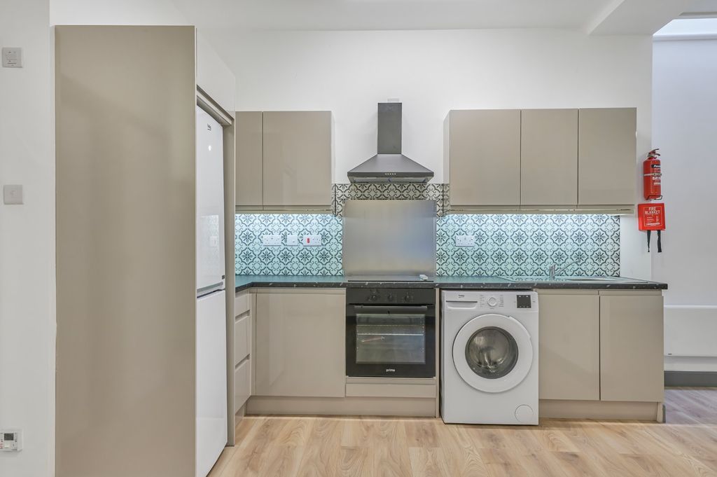 Property photo 1 of 17 Picture No. 06