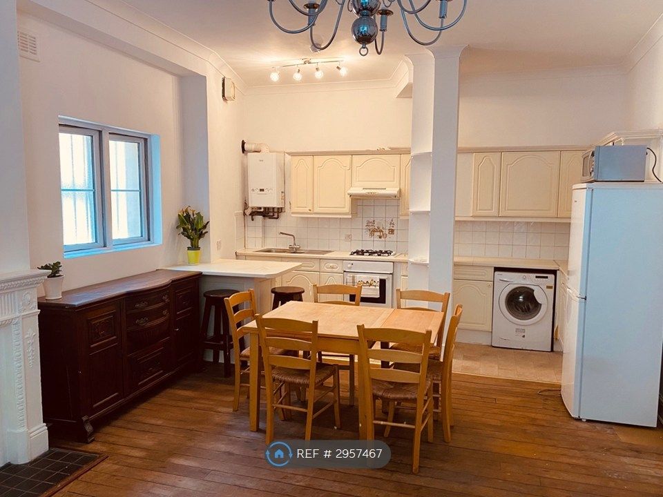 Property photo 3 of 9 Kitchen/Dining