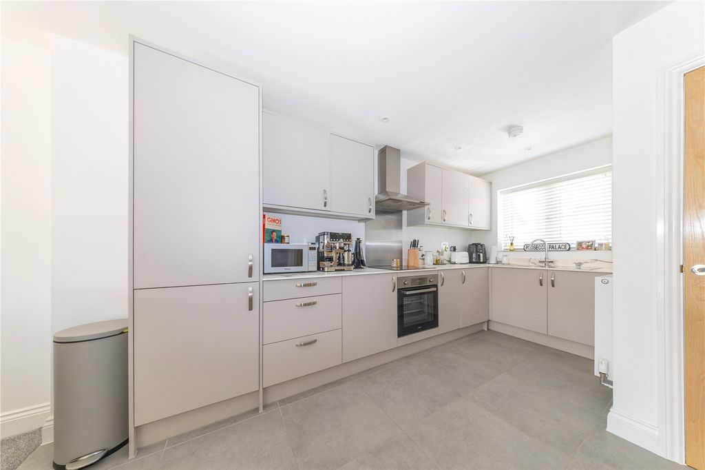 Property photo 2 of 14 Kitchen
