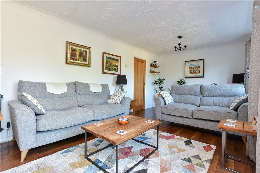 Property photo 3 of 17 Lounge
