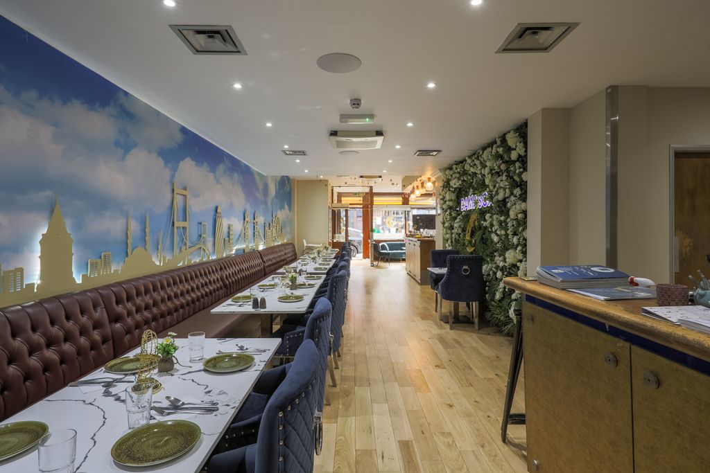 Property photo 1 of 37 Worcester Park High Street