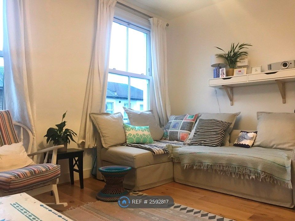 Property photo 3 of 13 Living Room