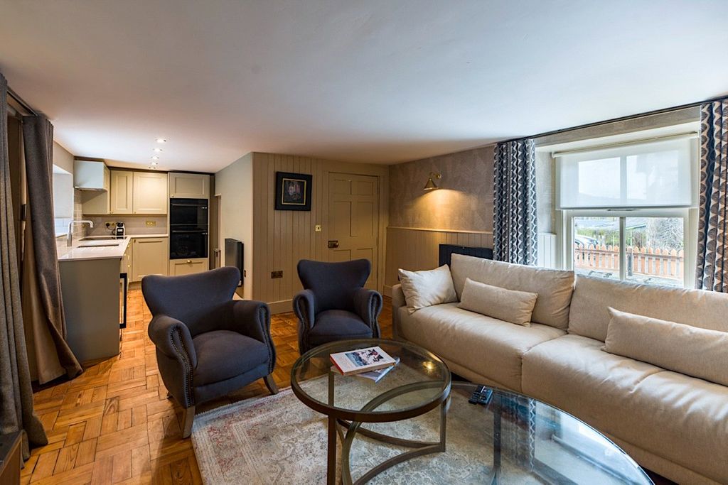 Property photo 3 of 15 Sitting Room