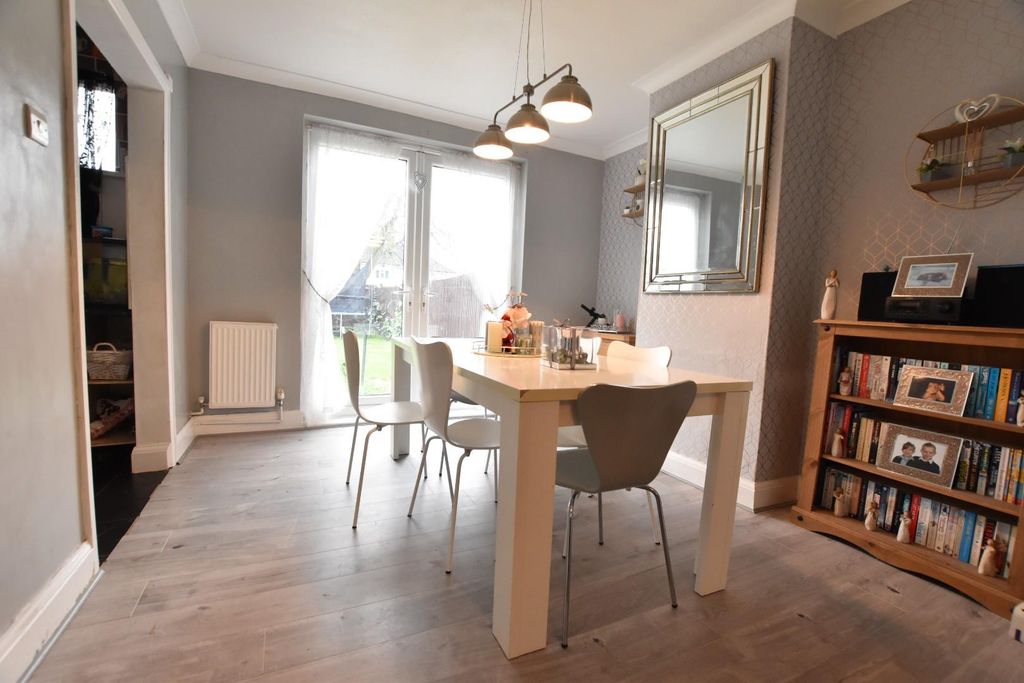 Property photo 2 of 10 Dining Area