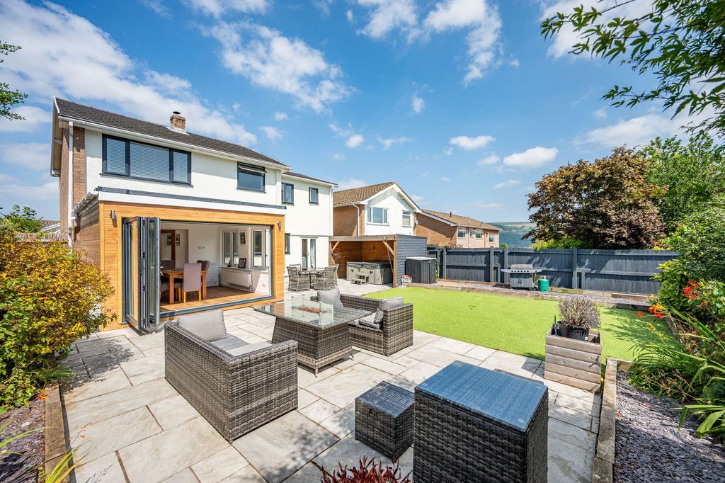 Property photo 2 of 39