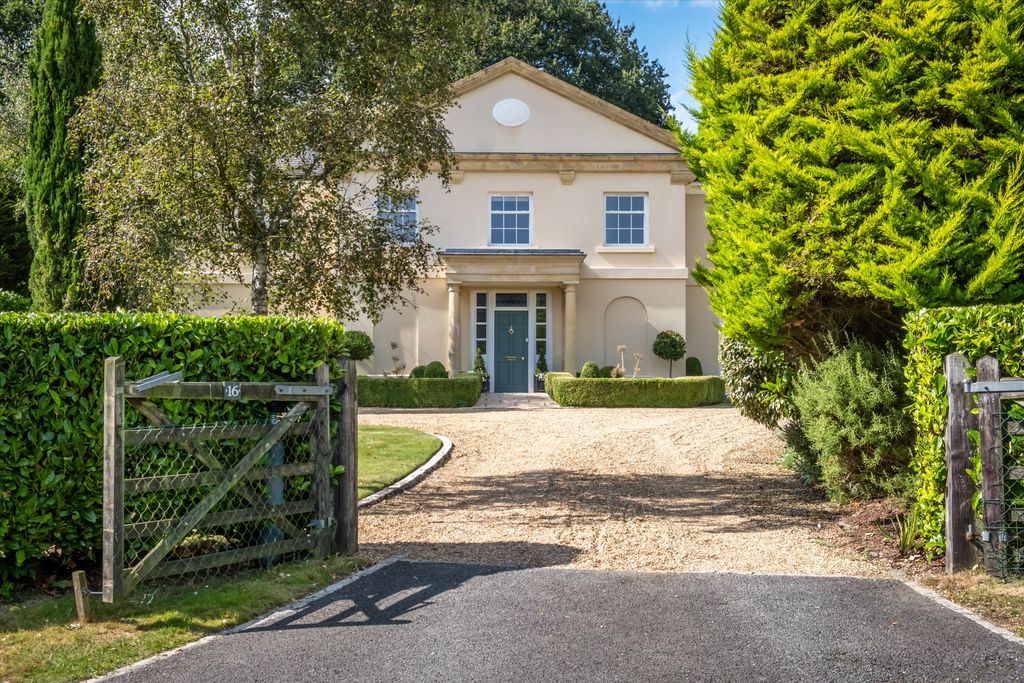 4 bed detached house for saleHurst Park, Midhurst, West Sussex GU29