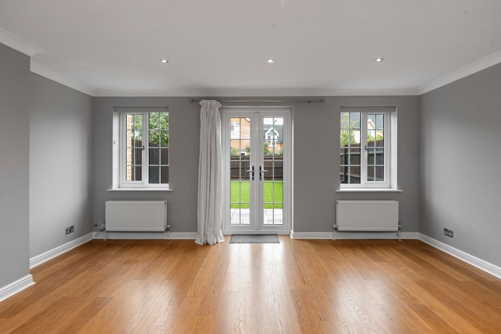 Property photo 2 of 25 Picture No. 34