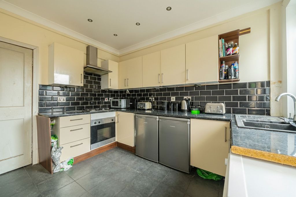 Property photo 3 of 15 Kitcchen