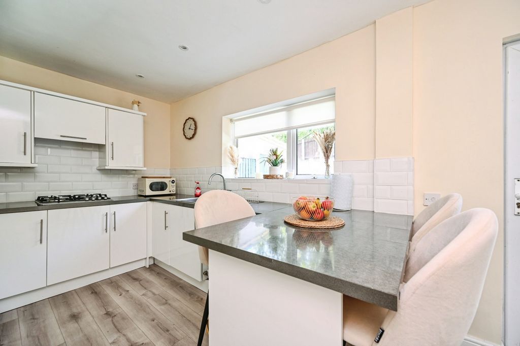 Property photo 3 of 20 Pbox-Img.Jpg