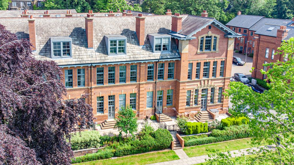 Property photo 1 of 20 Outside12