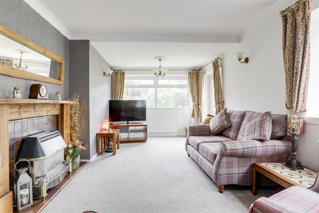 Property photo 3 of 21 10141.Jpg