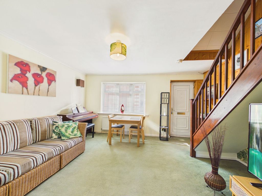 Property photo 3 of 10 Lounge