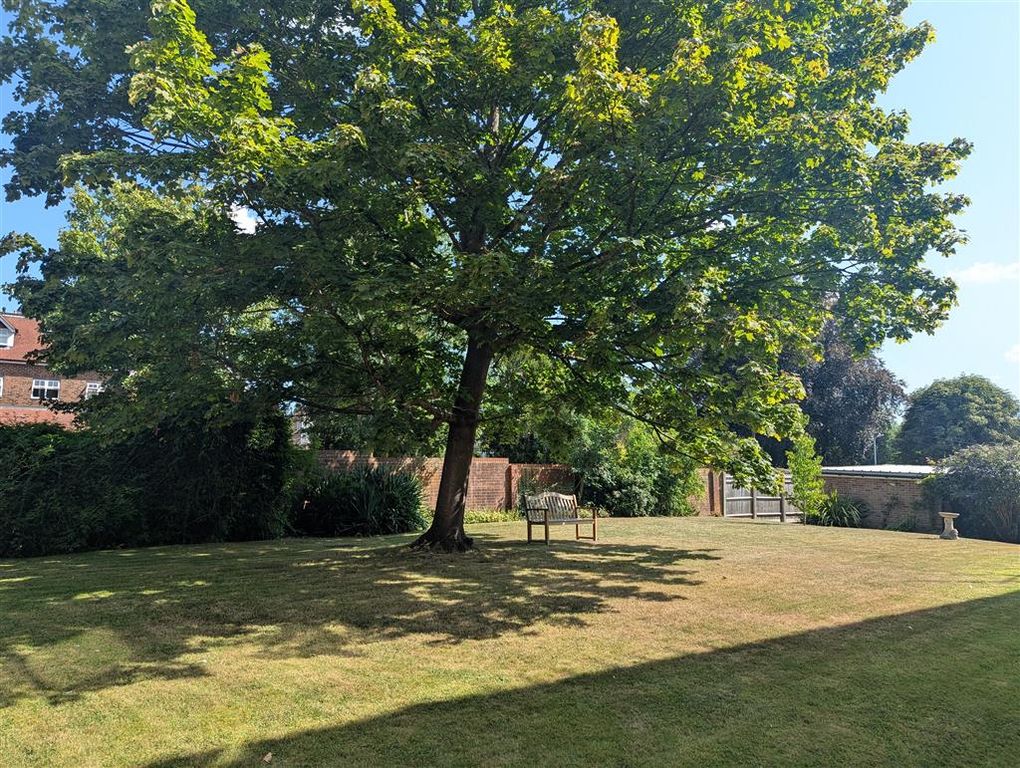 Property photo 2 of 15 Garden