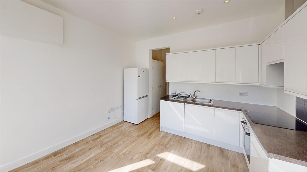 Property photo 2 of 5 Flat-1-Redlands-Brighton-Road-Kitchen.Jpg