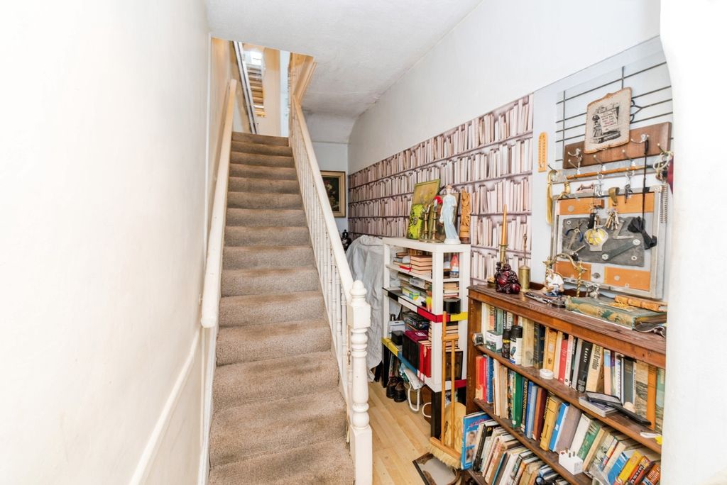 Property photo 2 of 19 Pbox-Img.Jpg