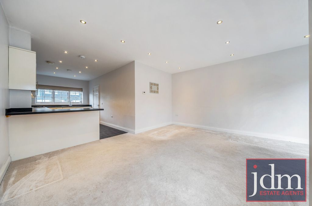 Property photo 2 of 11 dc987F69-c63B-455...