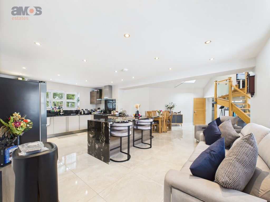 Property photo 2 of 32 4341315