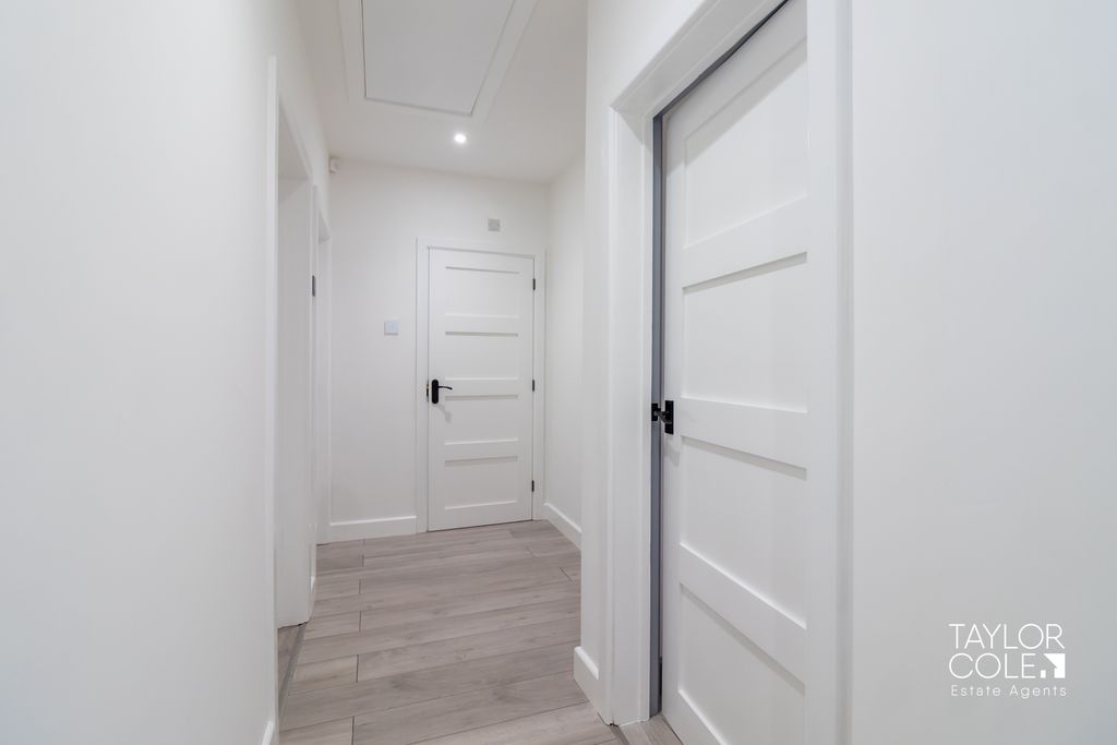 Property photo 2 of 25