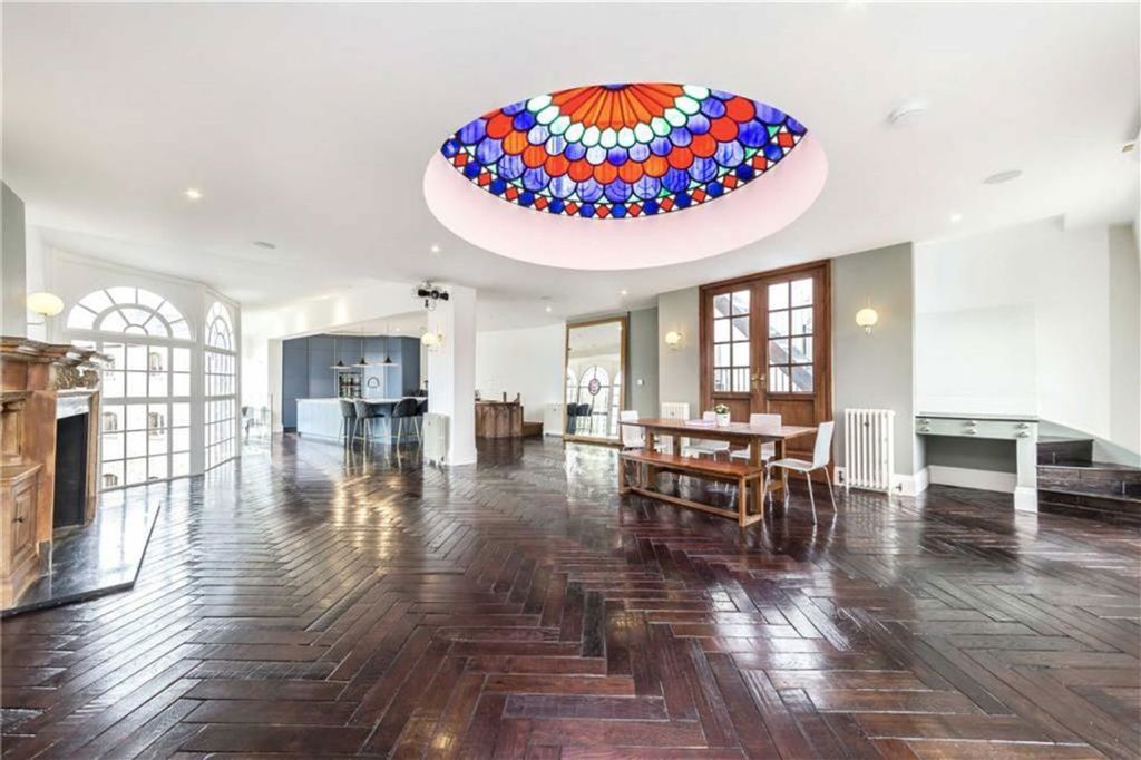 Property photo 2 of 11
