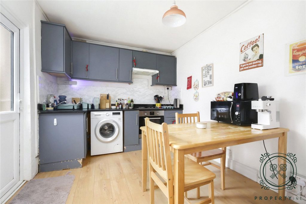 Property photo 3 of 11 Kitchen/Dining Area