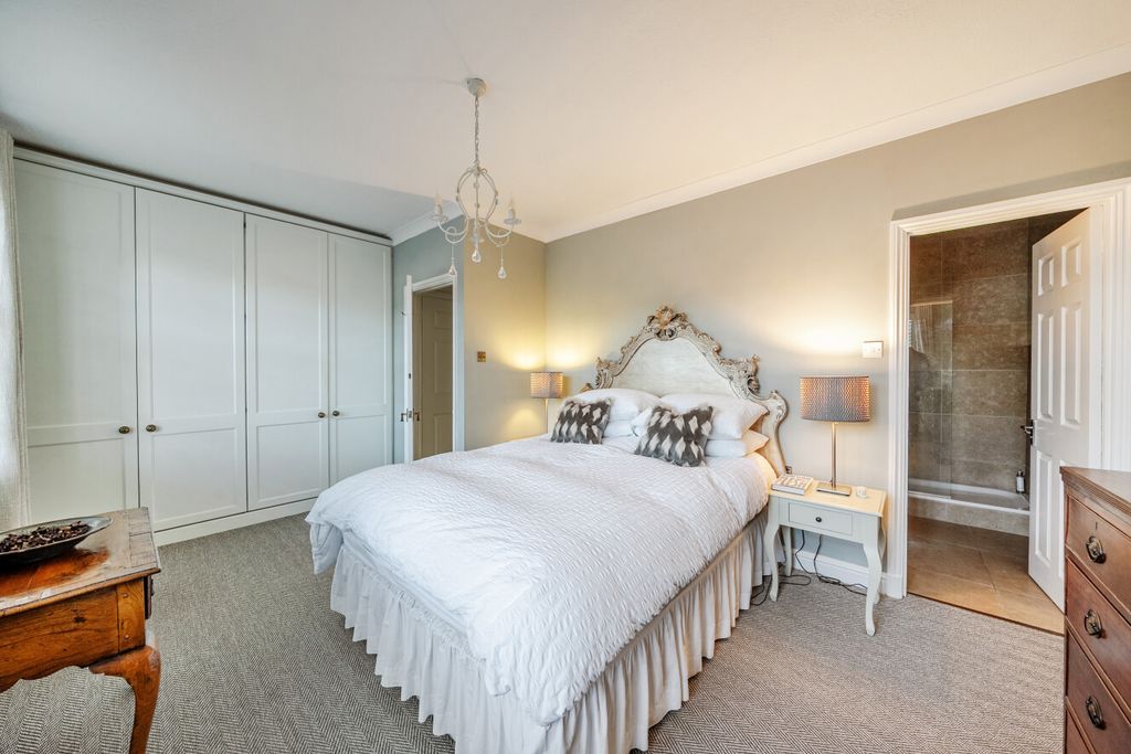 Property photo 3 of 23 1394856-8-695E3E3...