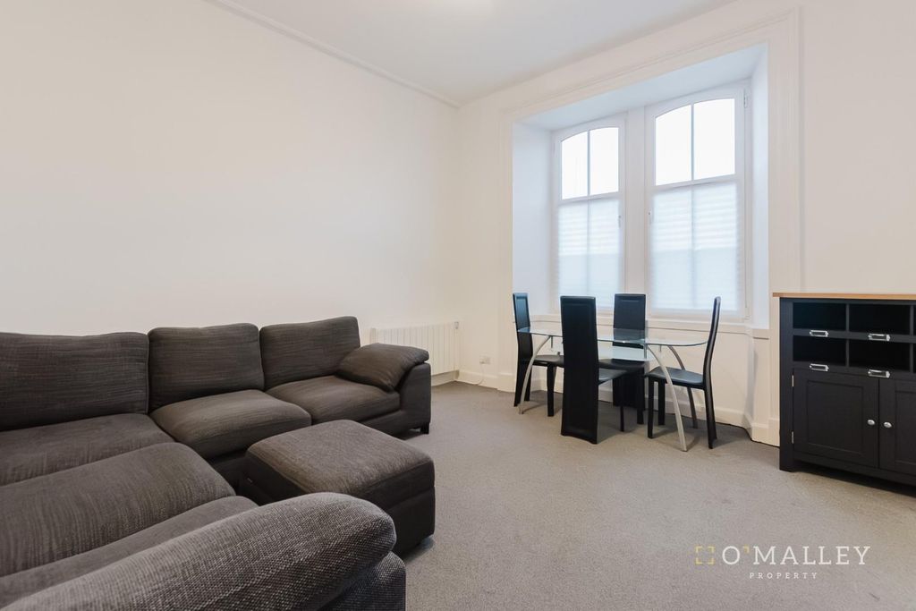 Property photo 1 of 11 Lounge