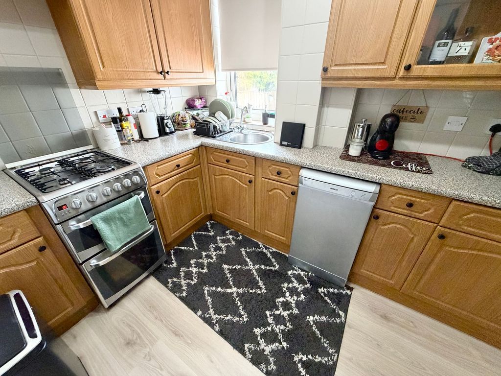 Property photo 3 of 16 Kitchen
