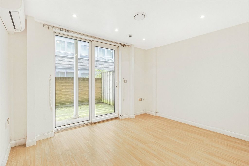 Property photo 3 of 12 Picture No. 03