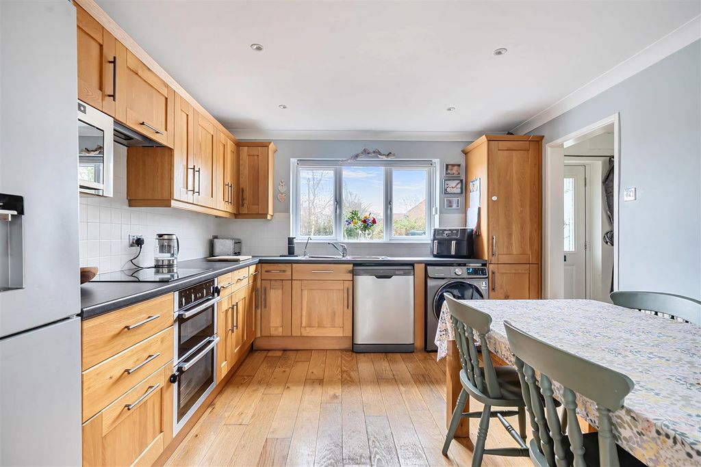 Property photo 3 of 17 1398246-9-6968Ec8F78F68.Jpg