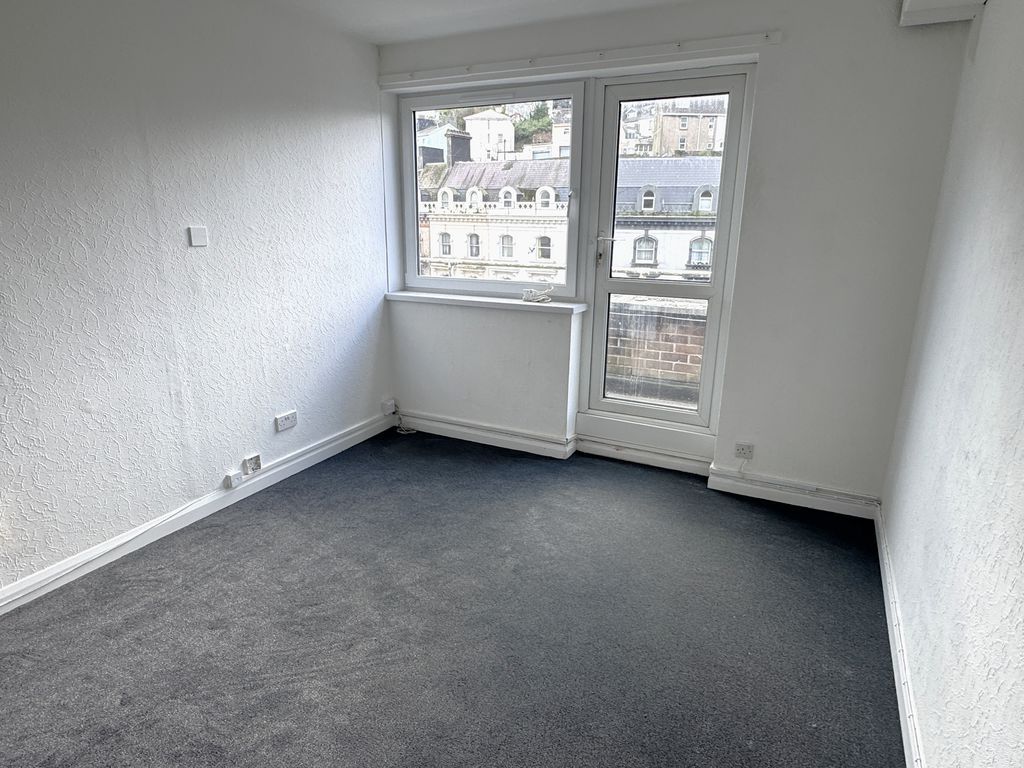 Property photo 3 of 7 Photo 6