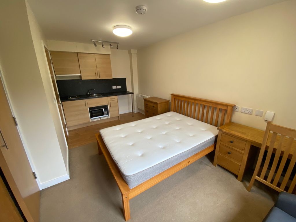 Property photo 3 of 16 Studio