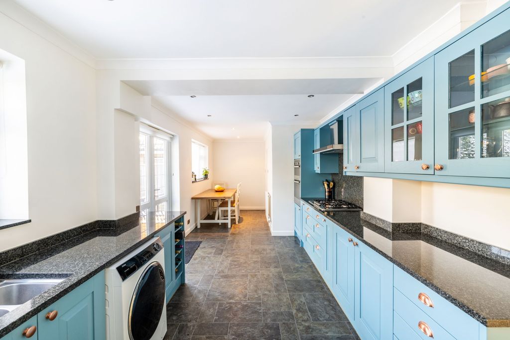 Property photo 3 of 14