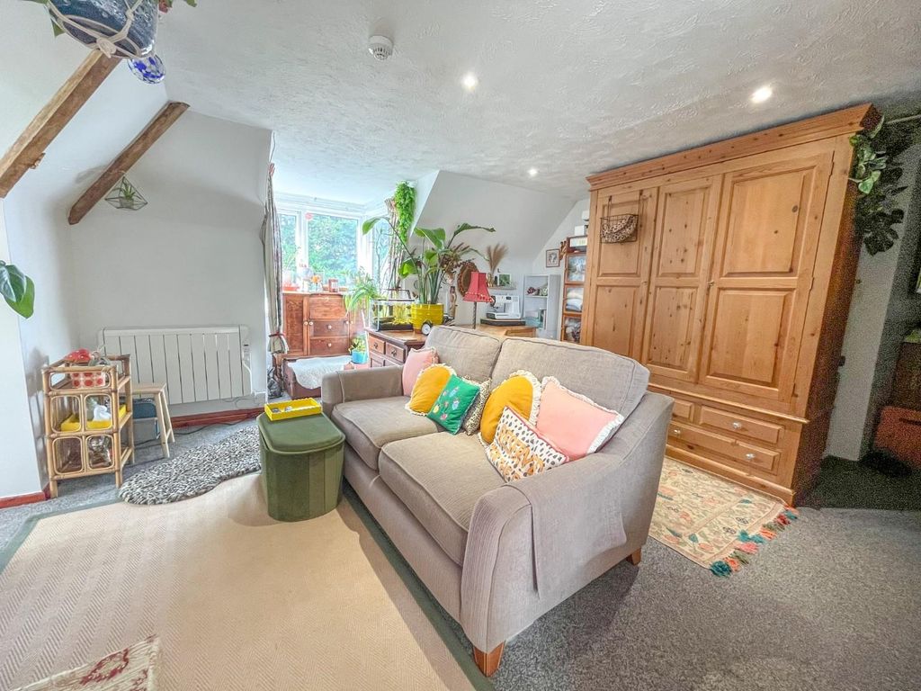 Property photo 2 of 13 Tlc_Af64B44A-B3d0-4Ae2-9d60-cc26712ba0B1_cd0E309.J