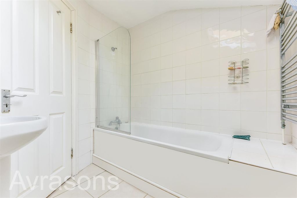 Property photo 3 of 10 Bathroom