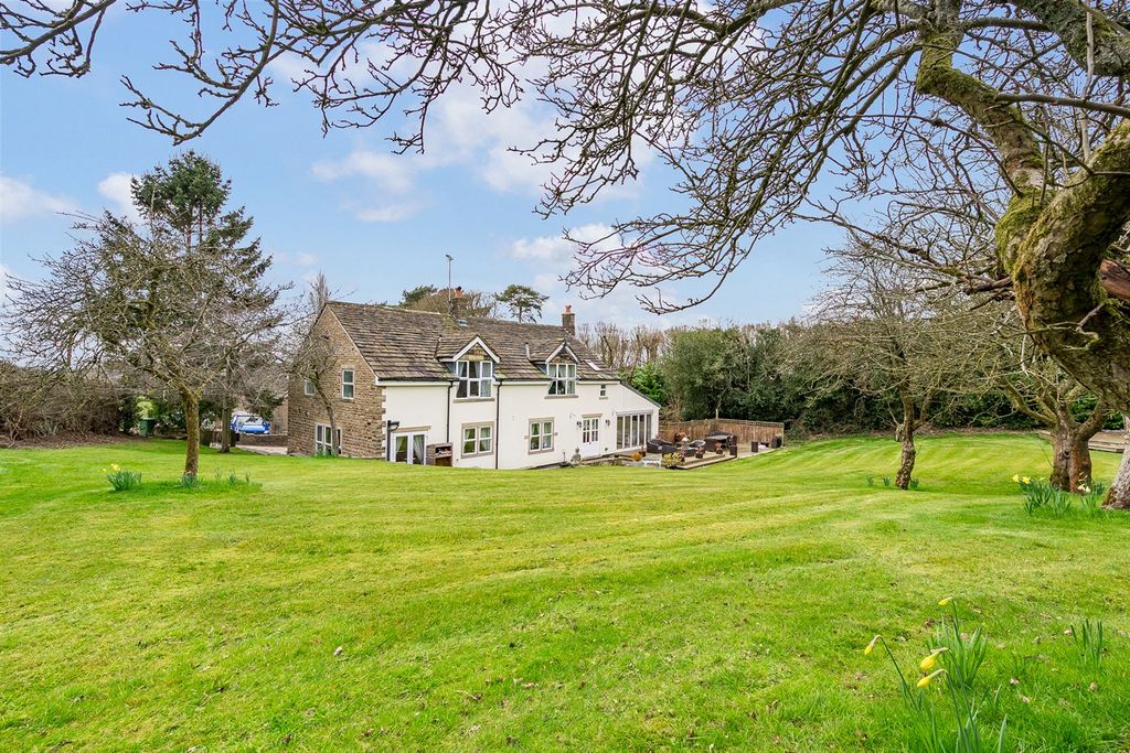 Property photo 2 of 32 Rear