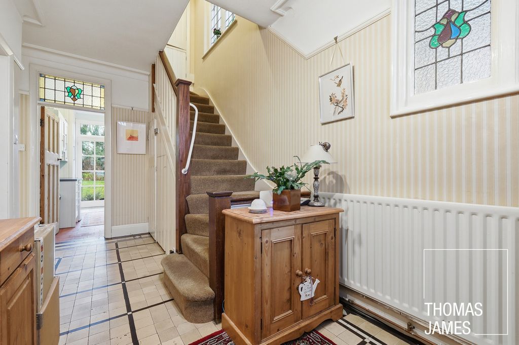 Property photo 2 of 27