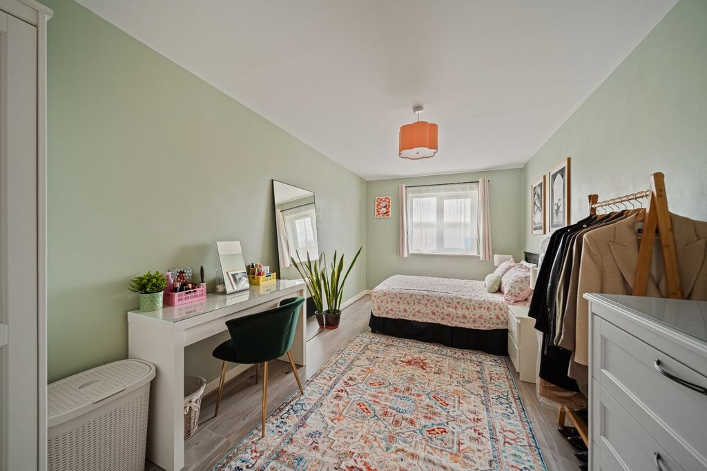 Property photo 1 of 12 3521841