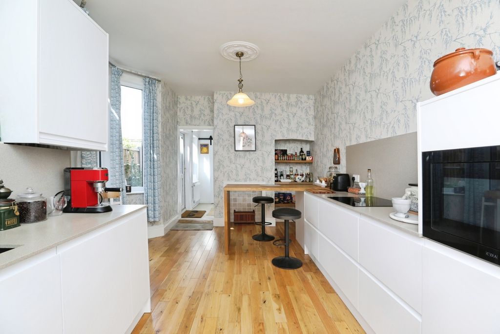 Property photo 2 of 17 Pbox-Img.Jpg