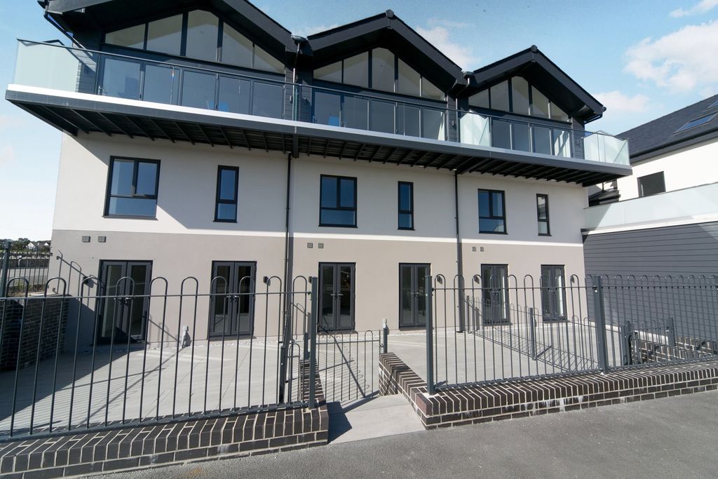 Property photo 1 of 23 Front