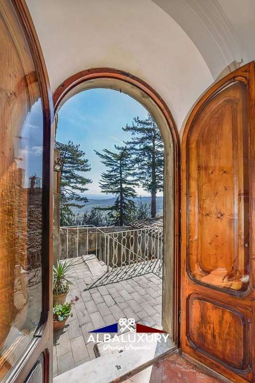 Property photo 2 of 25