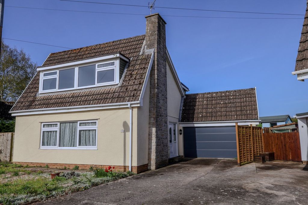 Property photo 1 of 32