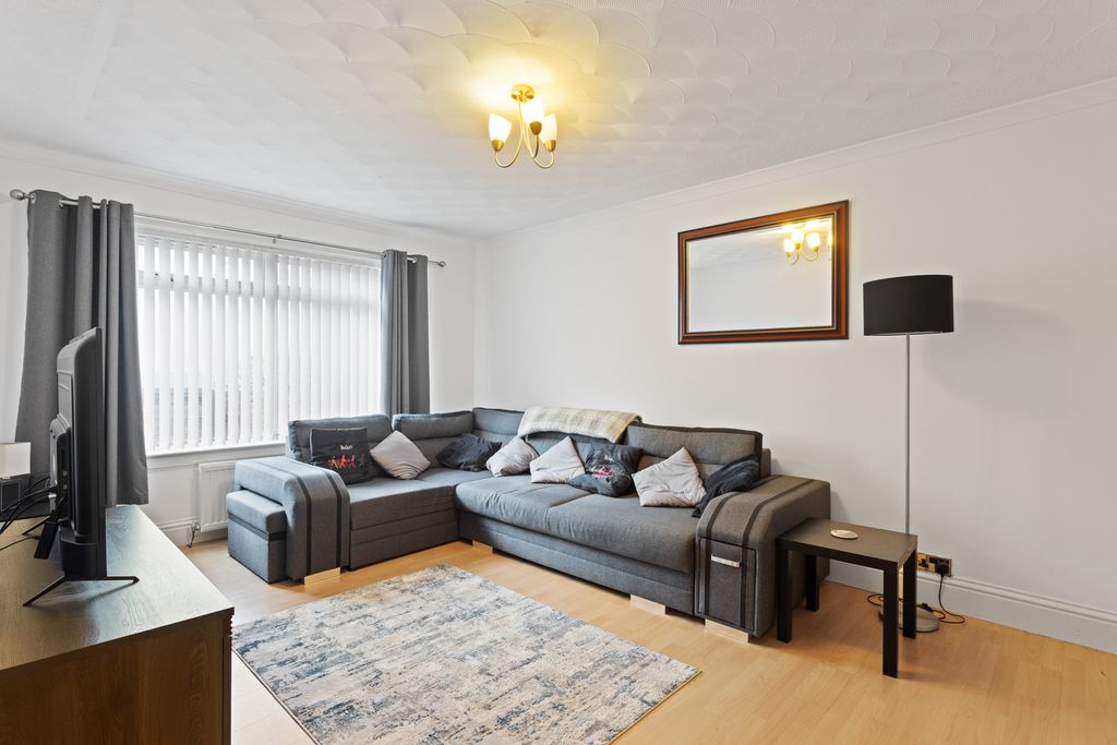 Property photo 2 of 12 2 Falconoer Rise 05