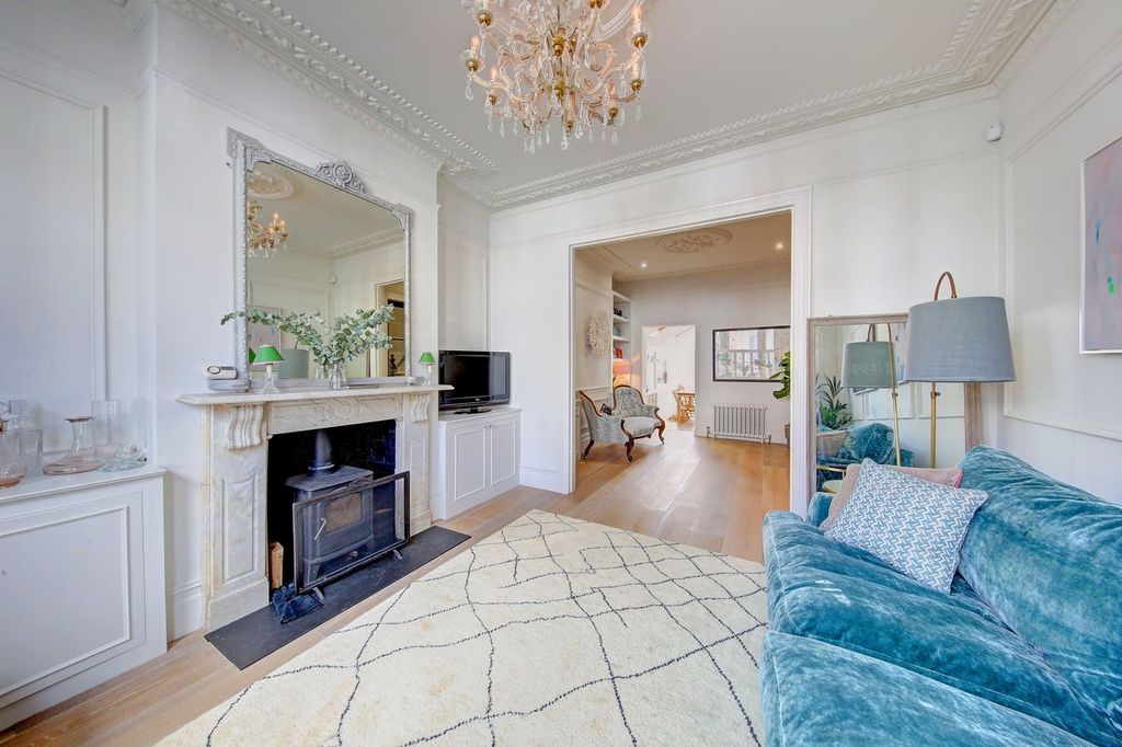 Property photo 3 of 17