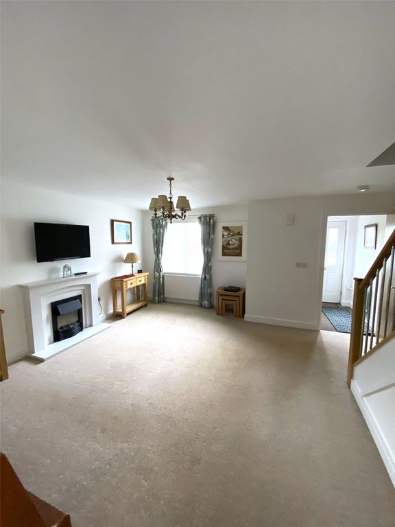 Property photo 2 of 16 Lounge