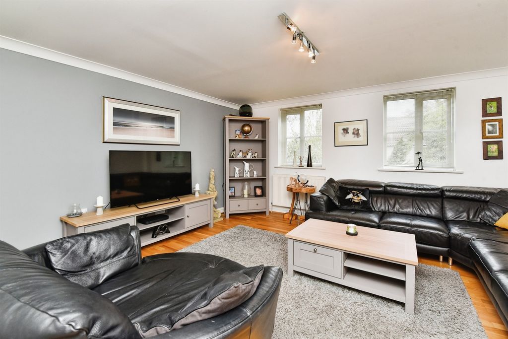 Property photo 3 of 13