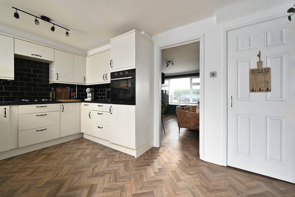 Property photo 3 of 19 Picture No. 16