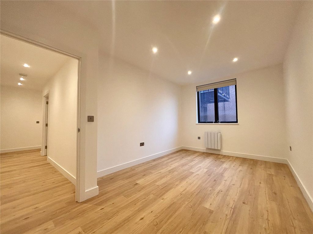 Property photo 2 of 23 Picture No. 27