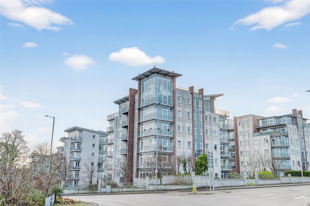 Property photo 1 of 20 Queens Highlands 1