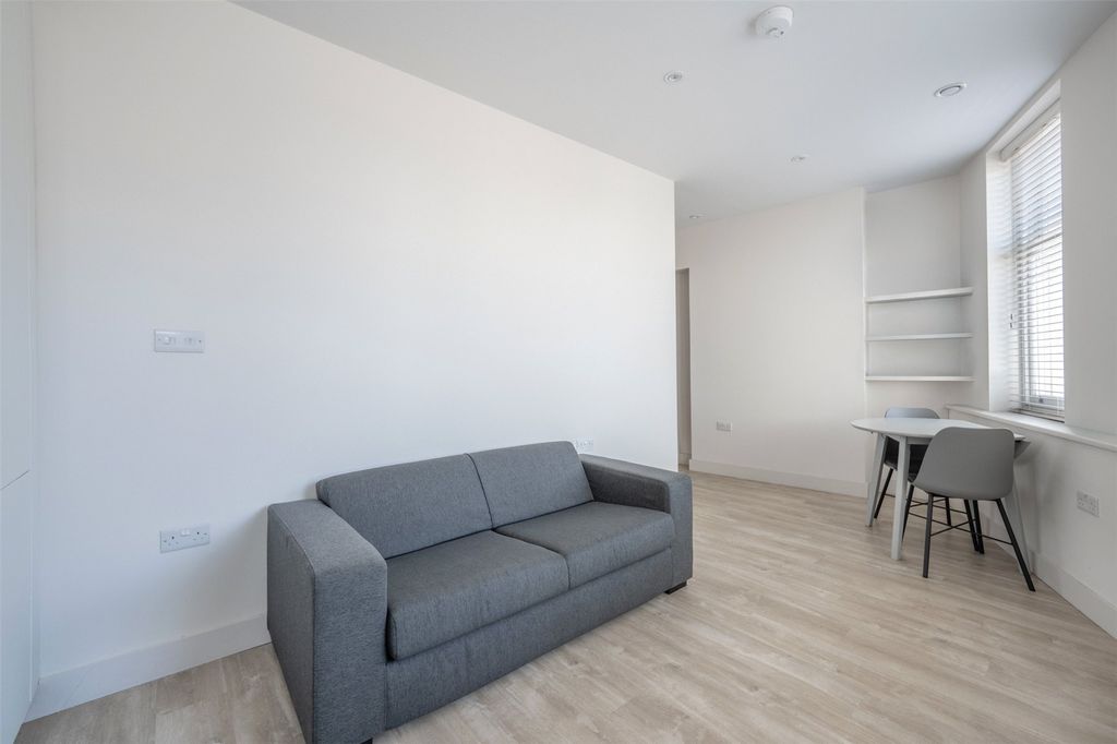 Property photo 3 of 10 Picture No. 02